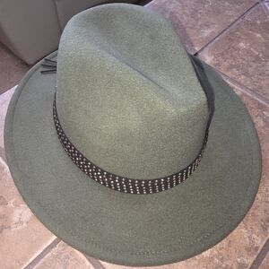 Time and Tru Olive Green Felt Fedora Hat With Black Silver Trim